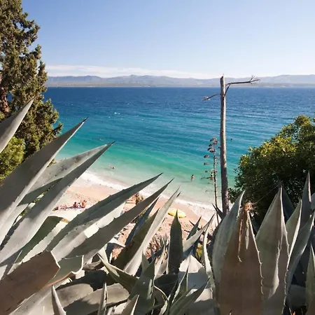 Apartment In With Sea View, Balcony, Air Conditioning, Wi-fi *