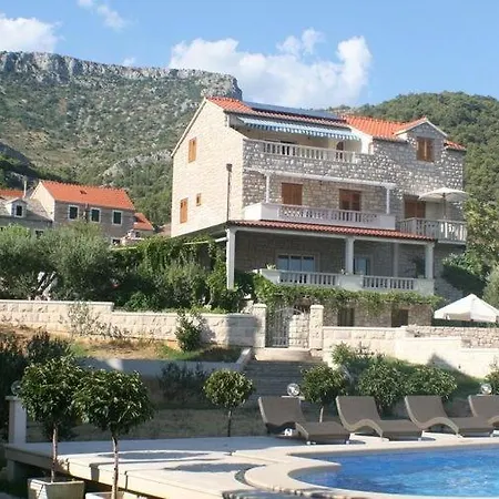 Apartment In With Sea View, Balcony, Air Conditioning, Wi-fi *